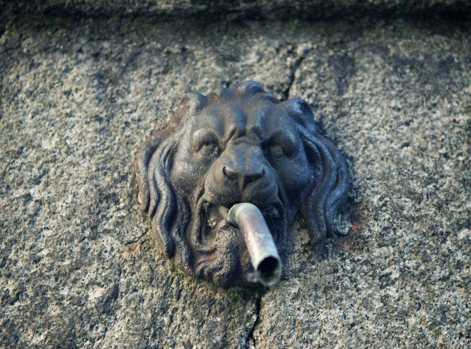 Détail d'une fontaine dans le centre ville © Com Com Creuse Grand Sud, R. Evrard