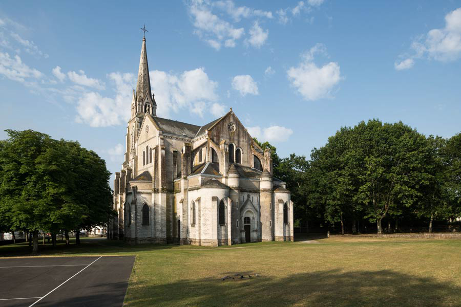 L'église paroissiale Sainte-Eugénie de Pontonx-sur-l'Adour : vue d'ensemble depuis le nord-est © Région Nouvelle-Aquitaine, Inventaire général du patrimoine culturel, A. Barroche, 2019