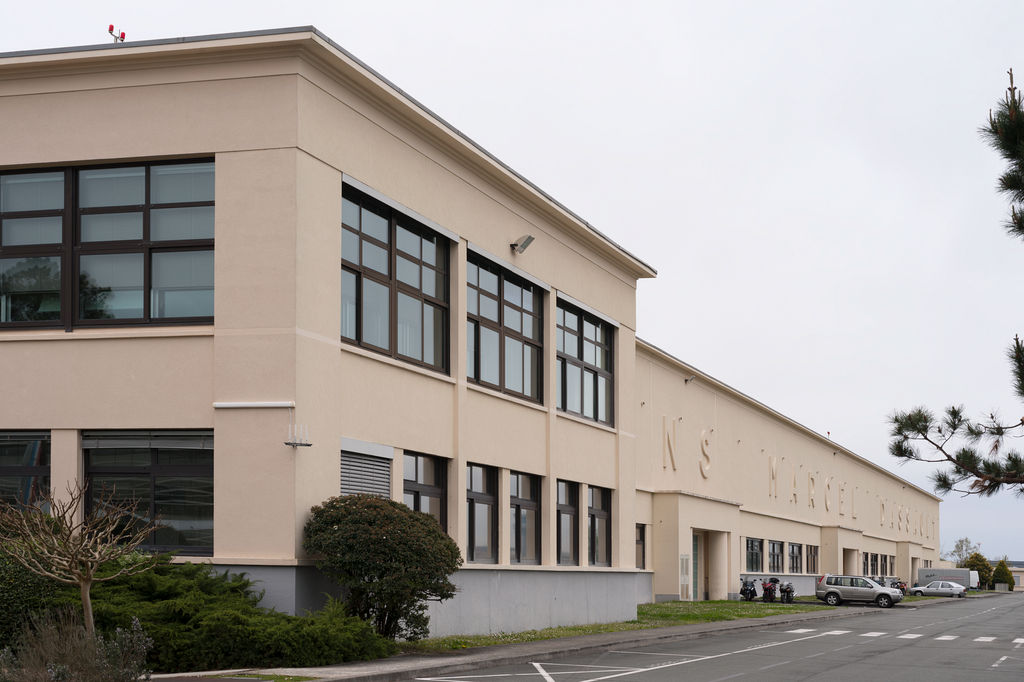 Façade latérale du premier bâtiment de l’usine de Mérignac. © Région Nouvelle-Aquitaine, Inventaire général du patrimoine culturel - Adrienne Barroche.