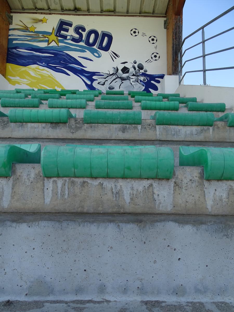 Tribune du stade Marcel Thiollet : détail des bancs.