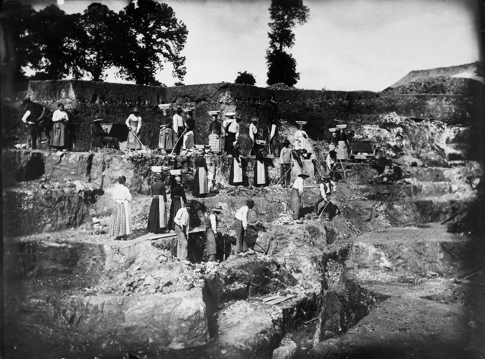 Vue de la carrière de Marcognac, vers 1900 (collection particulière).