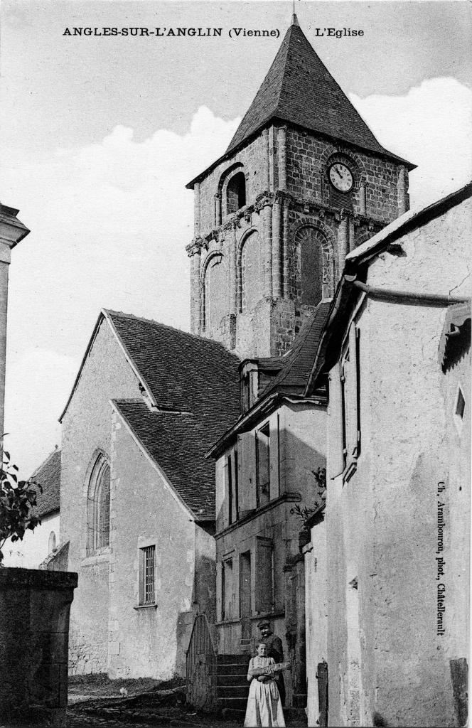 Clocher et bras sud du transept.