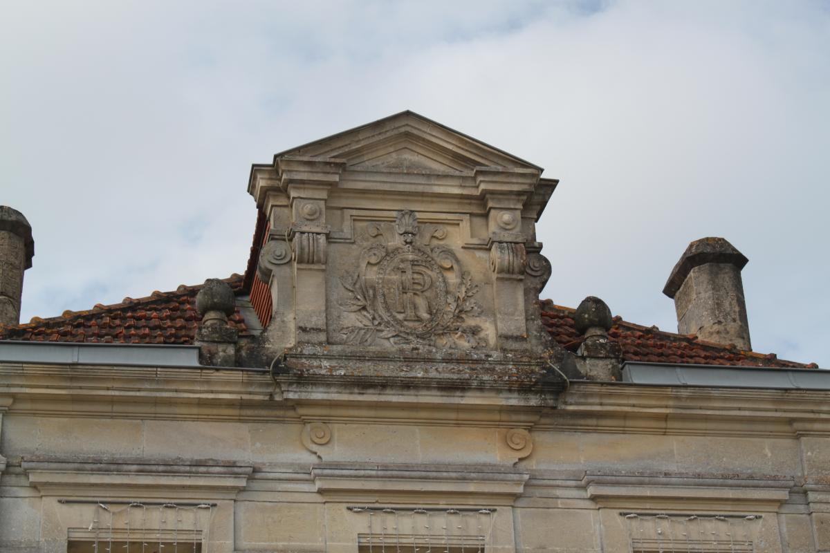 Détail de la lucarne décorative.