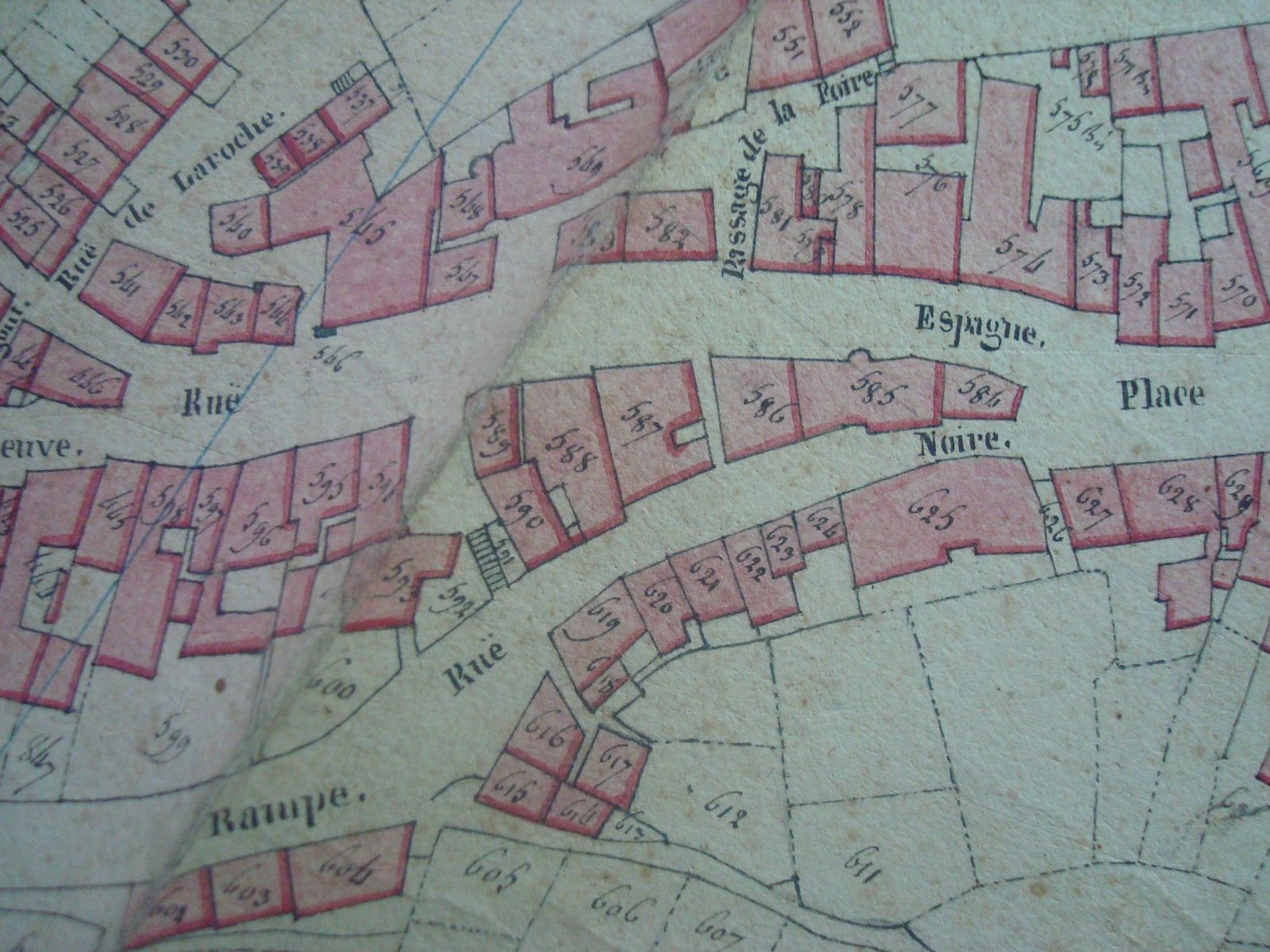 Plan géométrique de la ville d'Aubusson dressé par le géomètre Charrière en 1812, avec la parcelle 582 correspondant à la maison (AN)