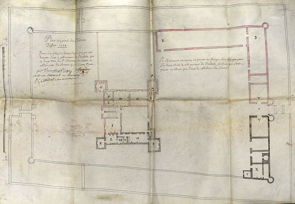 Plan dressé en 1728 : anciens chais et cuvier disposés perpendiculairement et formant la basse-cour du château.