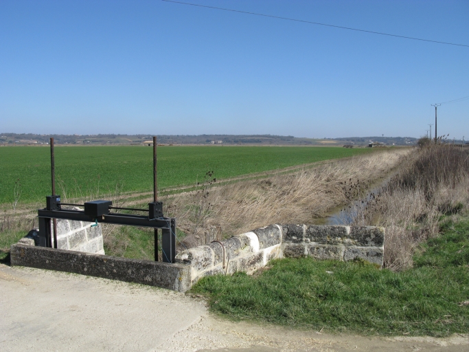 Le canal de Charron à son arrivée à la porte.