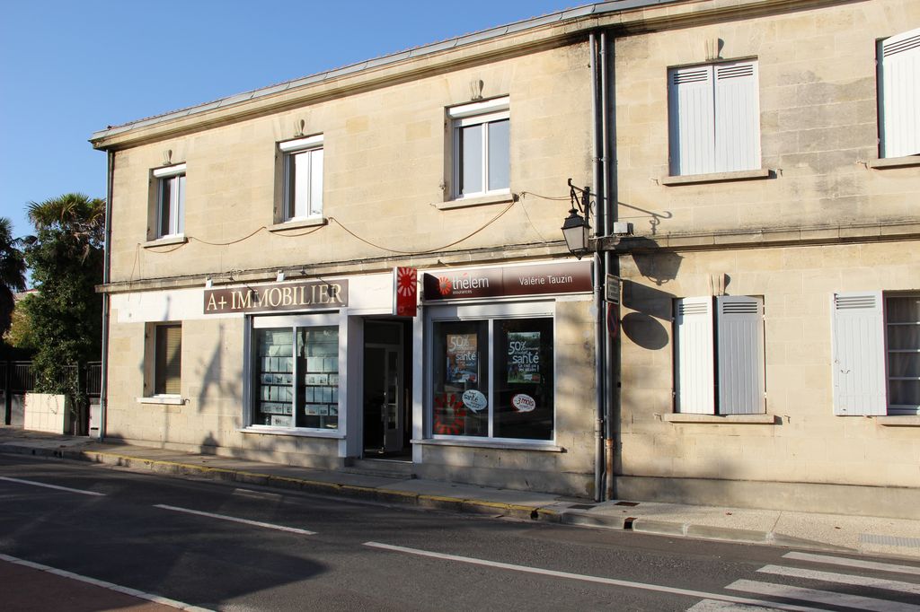 Détail de la façade rue du Général-de-Gaulle.