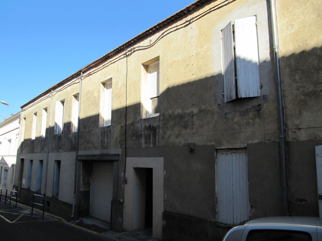 Façade sud de l'ancien magasin, sur rue.