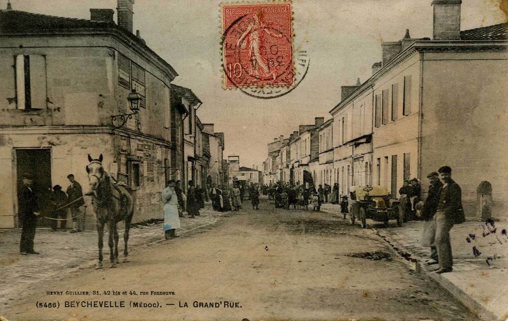 Carte postale (collection particulière) : Beychevelle, La Grand'Rue, début 20e siècle.