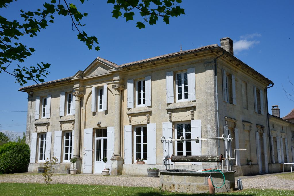 Logis : façade principale.