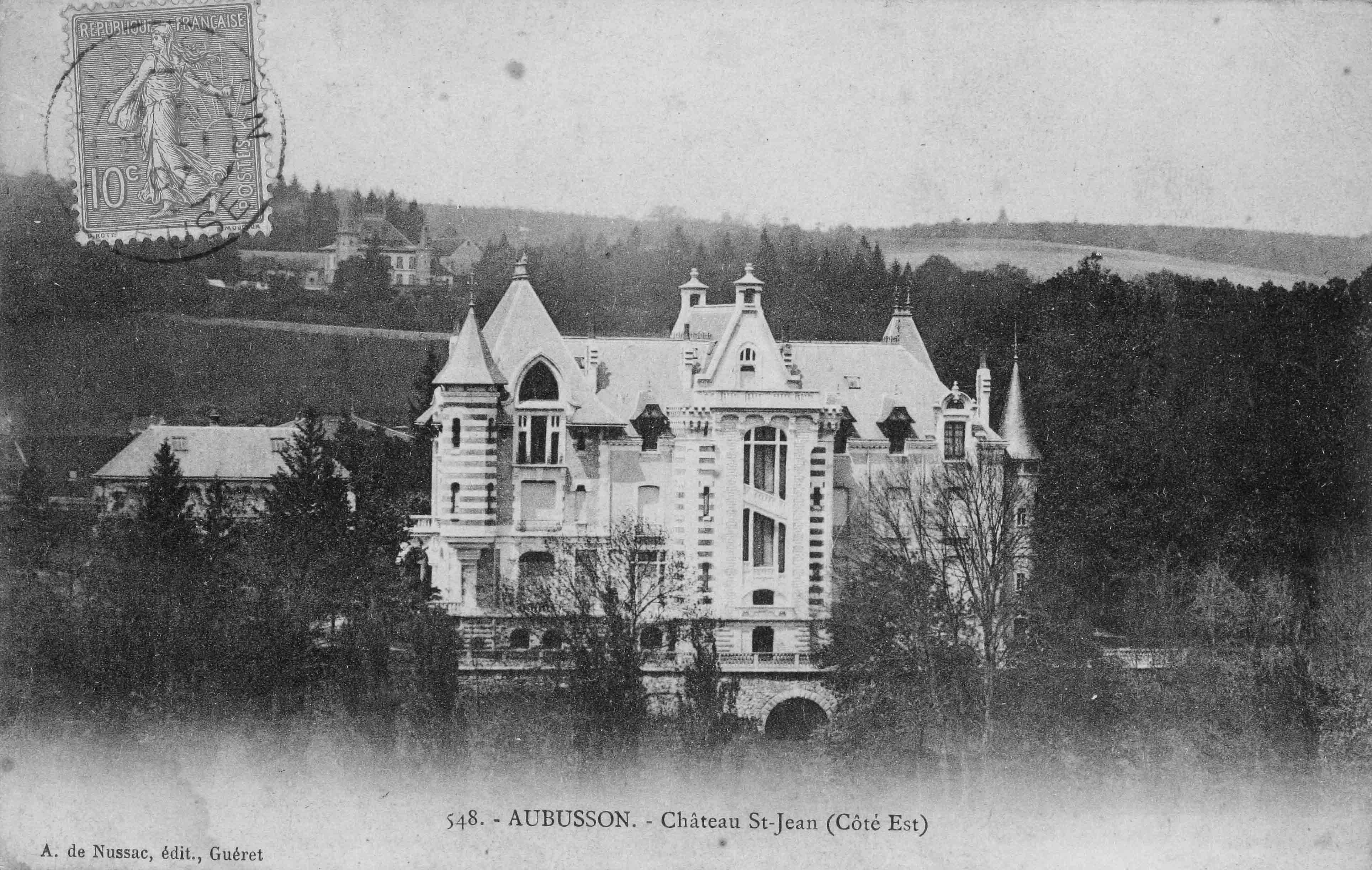 Carte postale (1er quart du 20e siècle) : le château Saint-Jean, élévation postérieure, côté est (Aubusson, Centre de documentation du Musée départemental de la Tapisserie)