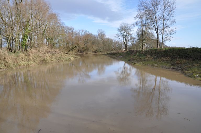 Vue en amont depuis la porte à flots : l'estey de la Maqueline.