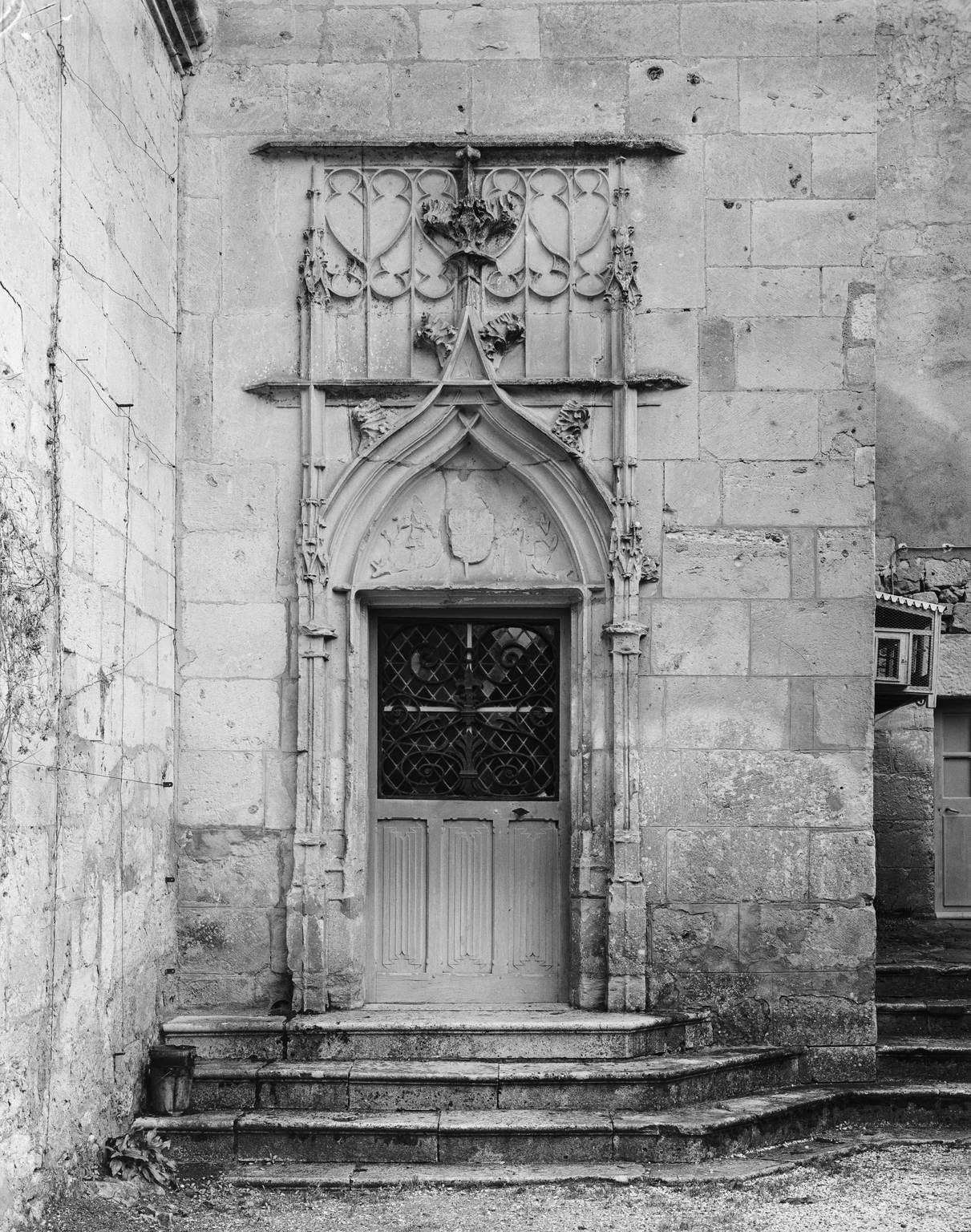 Tour d'escalier sud-est : porte.