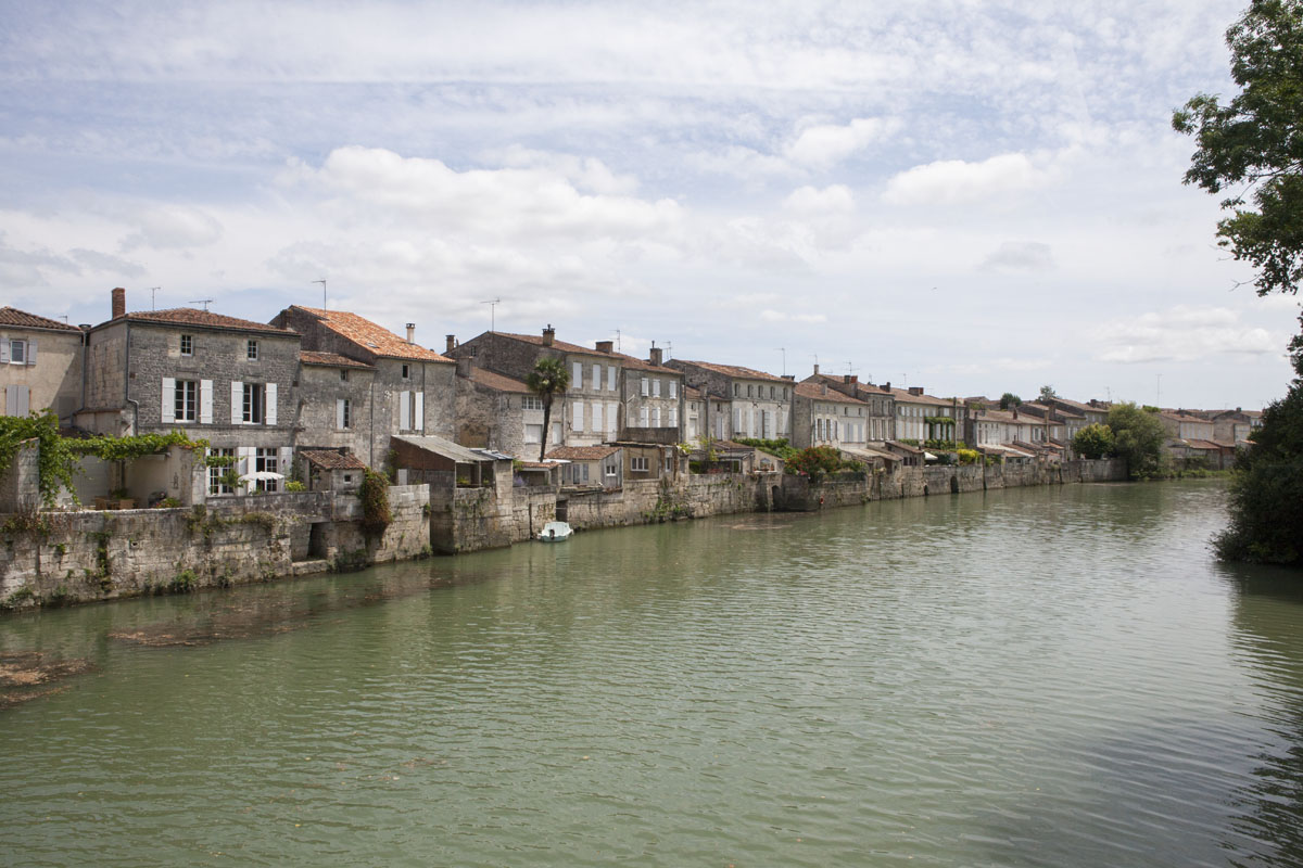 Les anciens quais de la rive droite vus depuis le pont.