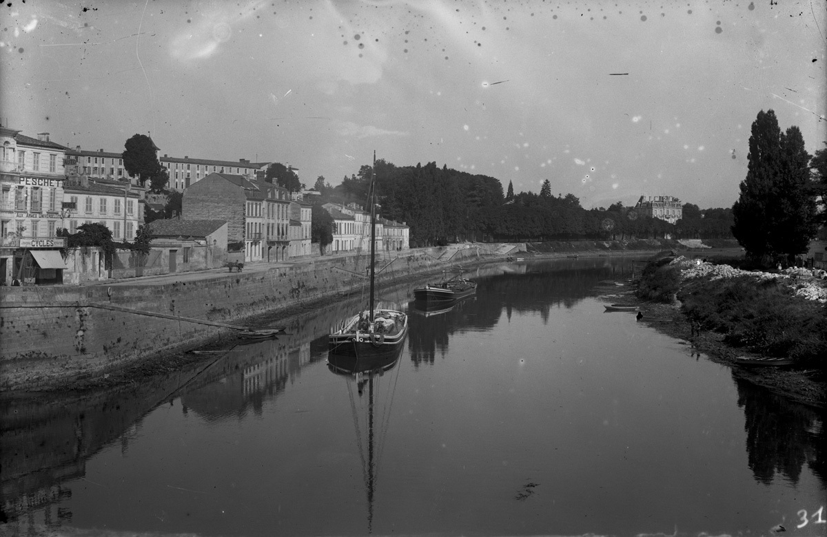 Vue prise depuis le pont Palissy, le 3 septembre 1911.