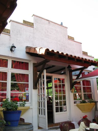 Porte d'accès de la salle du restaurant.