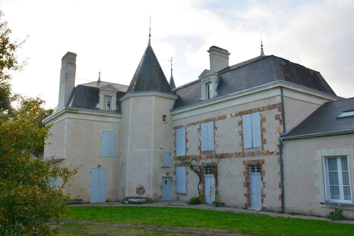 Logis du château de la Gabillère, vu depuis le sud-est.