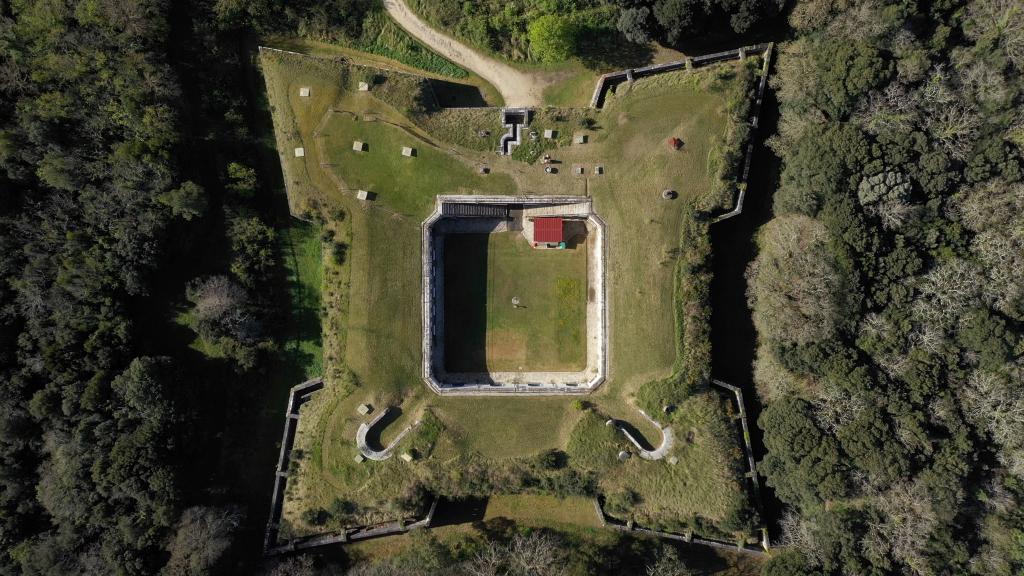 Vue aérienne verticale du fort.