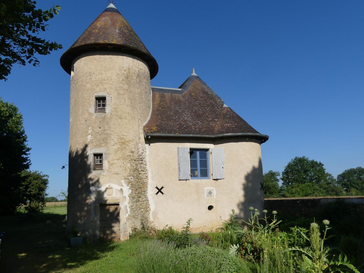 Vue de la façade est du manoir.