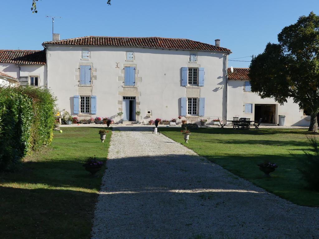 Logement, façade orientée au sud.