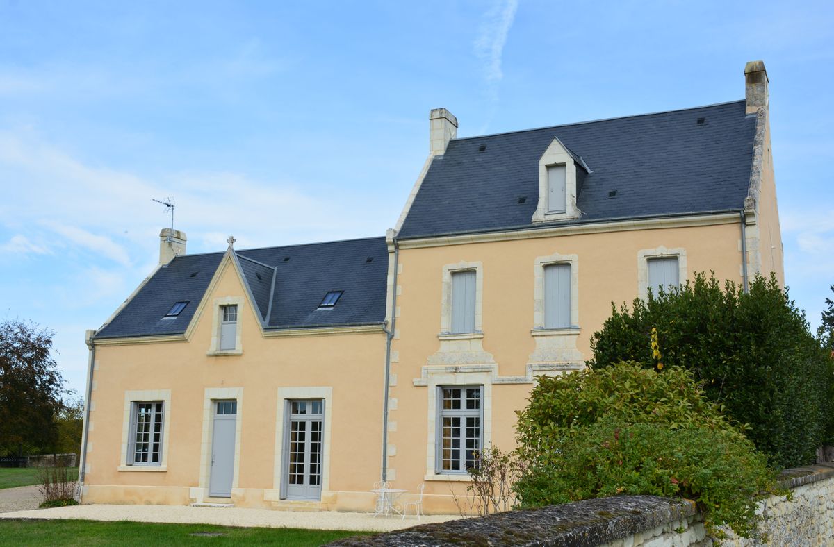 L’ancienne école congréganiste de filles, construite dans les années 1870. Élévation sud-ouest.