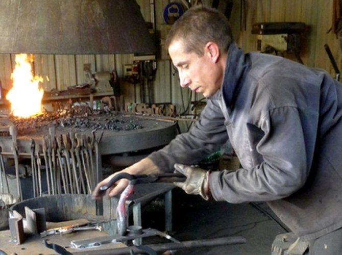 Fabrication d'un croc pour le gréement de L'Hermione.