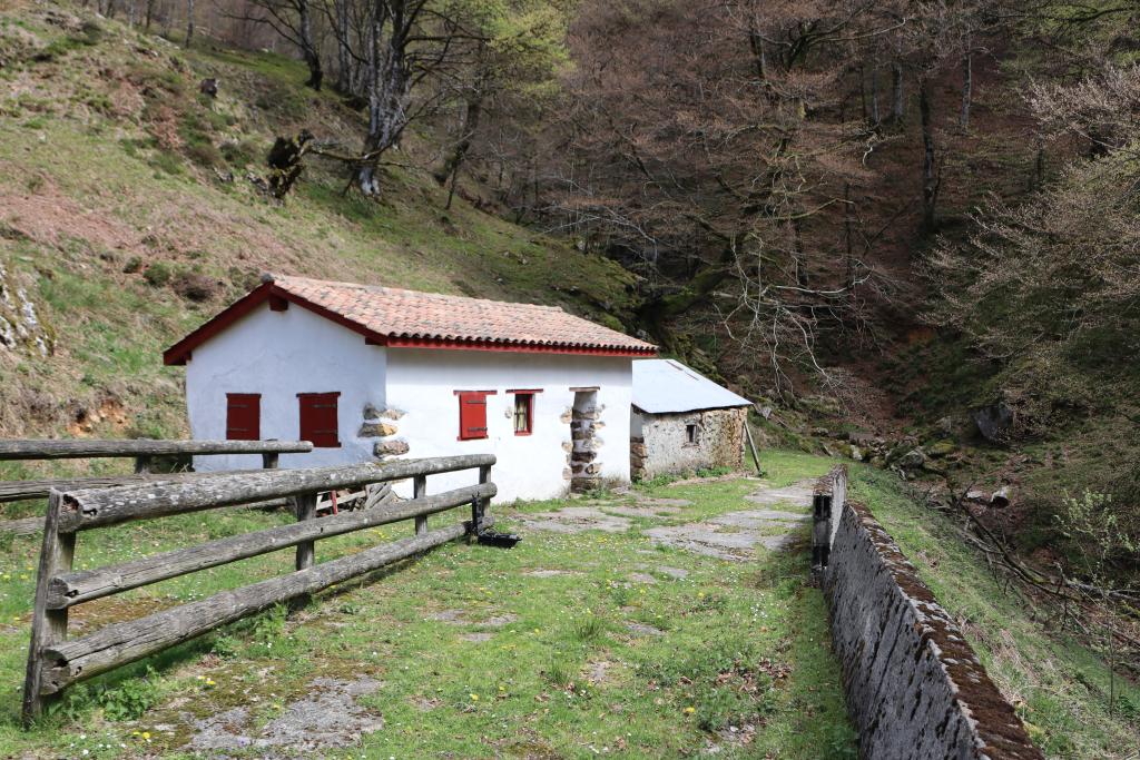 Cabanes vues de l'ouest.