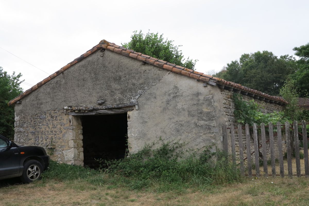 Grange à façade en pignon à Rillé.