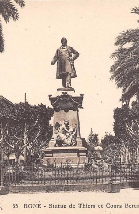 Bône (aujourd'hui Annaba), carte postale ancienne montrant la statue d'Adolphe Thiers cours Bertagna. Collection particulière.