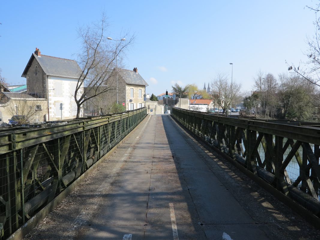 La passerelle vue depuis le sud-ouest.