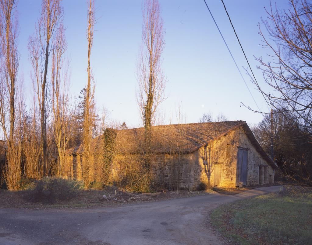 Grange-étable sur le mur pignon.