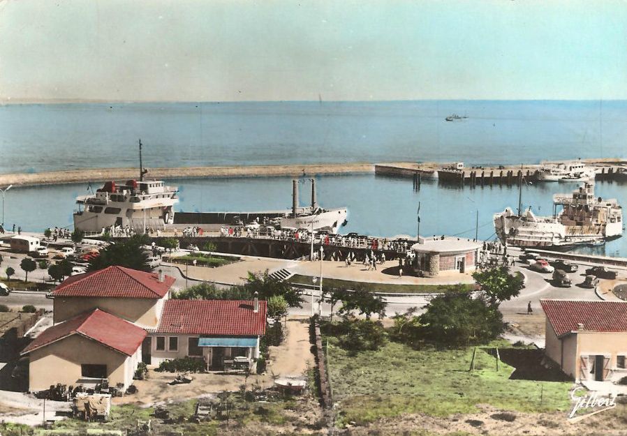 Carte postale : Port-Bloc dans les années 1950, la cale du bac.