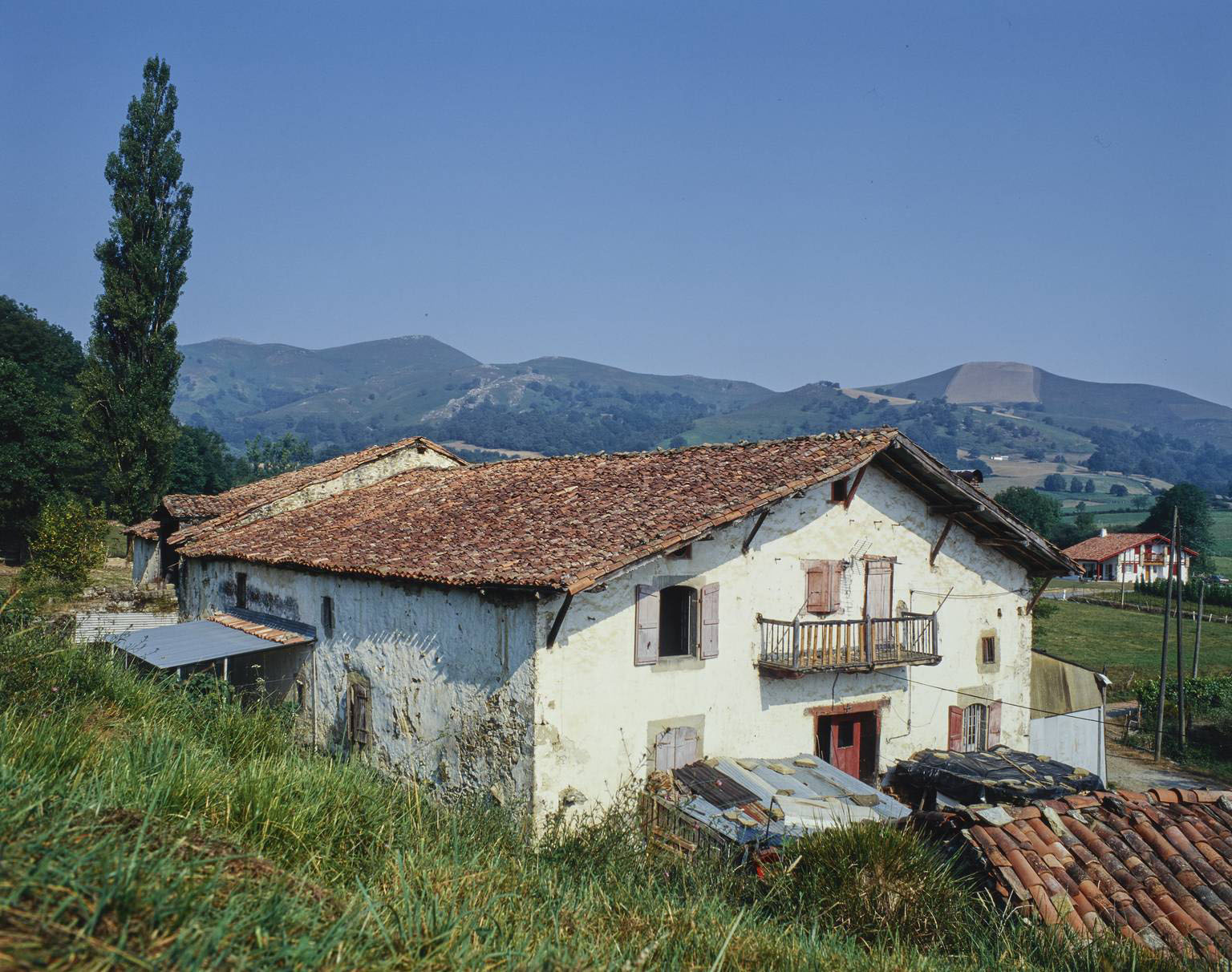 Vue d'ensemble, prise de 3/4 sud-est.