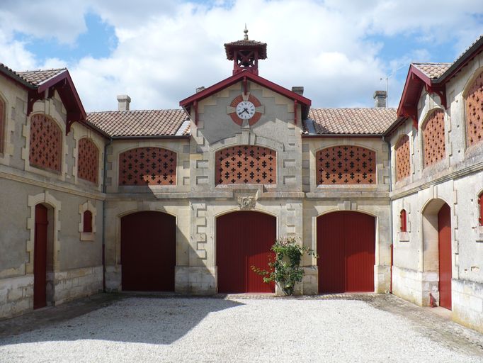 Façade sud : détail de la travée centrale.