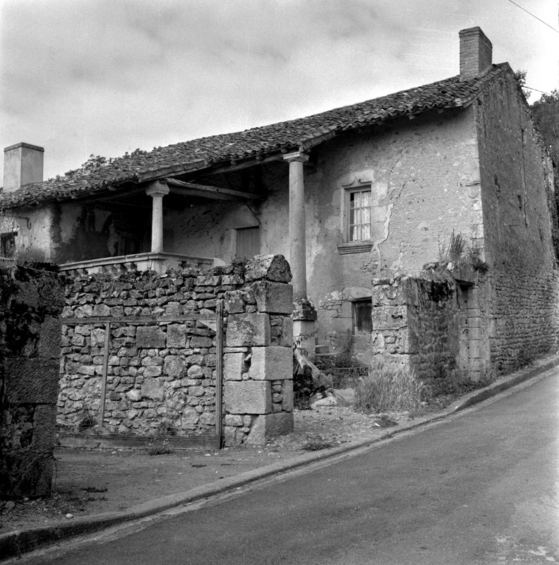 Vue de la façade est en 1977.