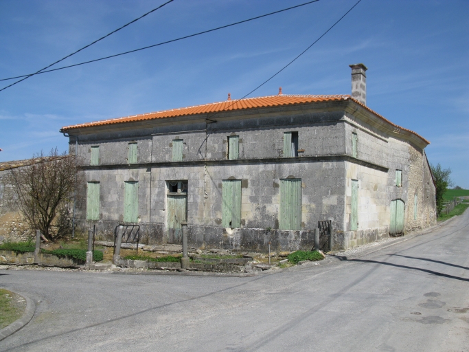 Le logis vu depuis le sud.