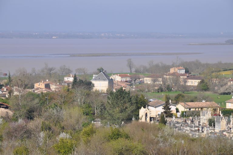 Vue d'ensemble du village depuis la statue de Notre-dame.