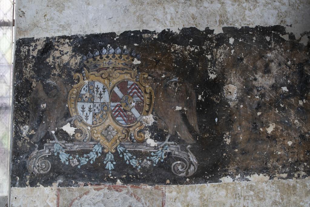 Détail de la litre figurant les armoiries des Pontchartrain, des Cottereau, des Roye et de La Rochefoucauld, seigneurs de Melleran au début du 18e siècle.