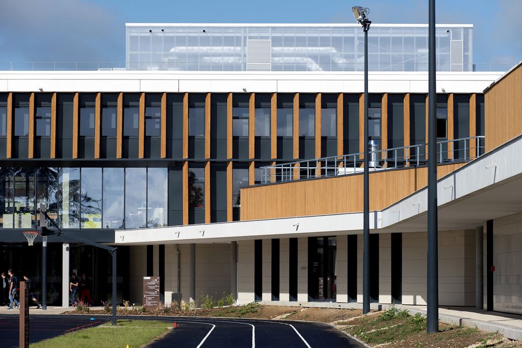 Le bâtiment administratif depuis la cour intérieure.