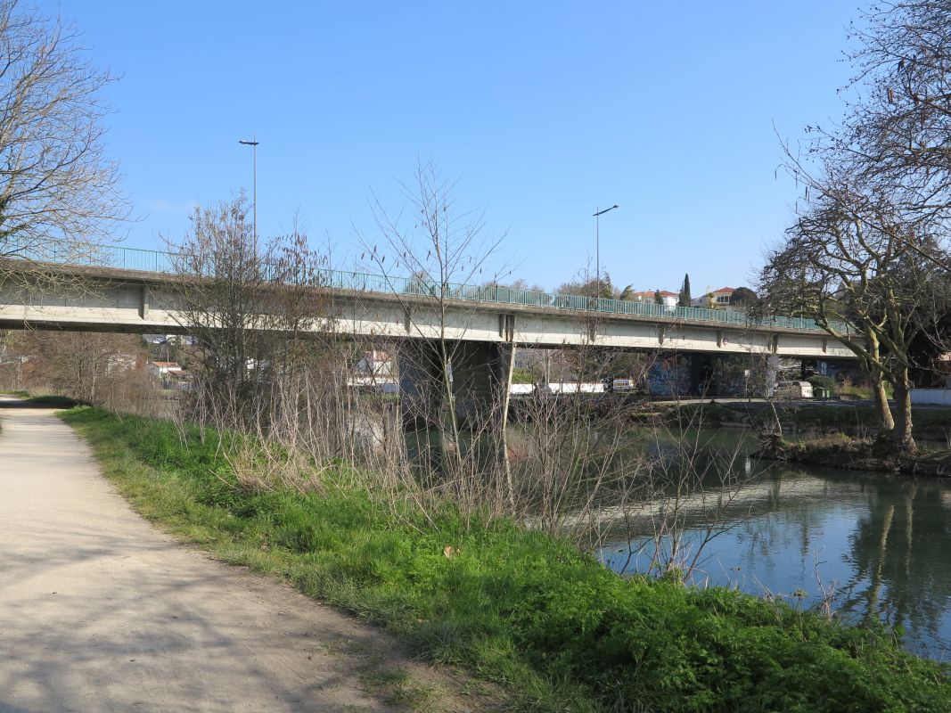 Le pont de la rocade (boulevard de l'Atlantique) vu depuis l'amont.