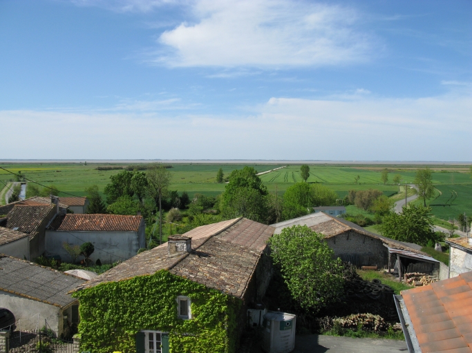 Le bourg et les marais vus depuis le clocher de l'église.