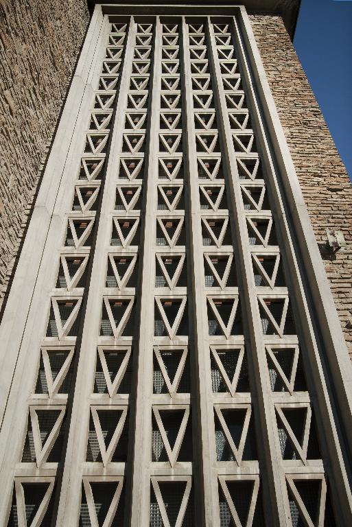 Détail sur les claustras de la cage d'escalier du bâtiment G.