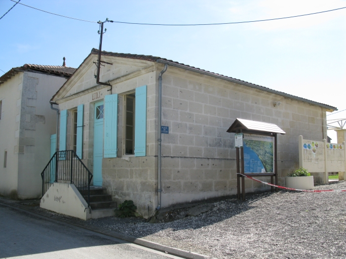 L'ancienne école vue depuis le nord.