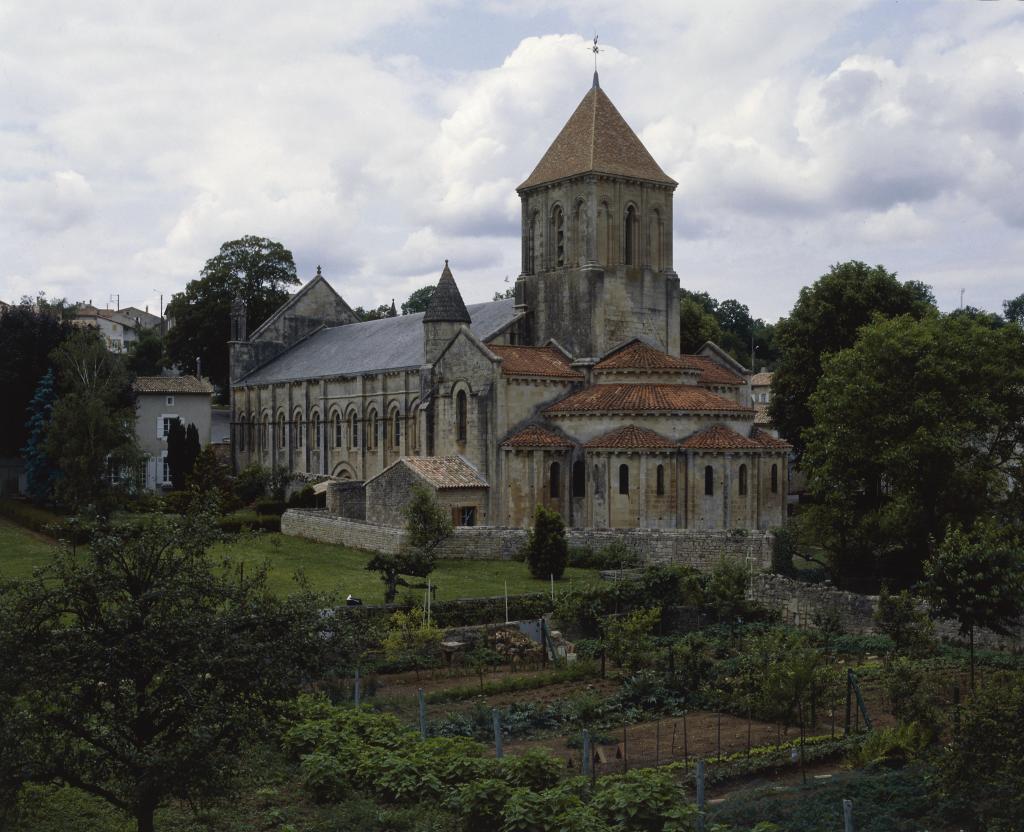 Chevet et élévation nord.