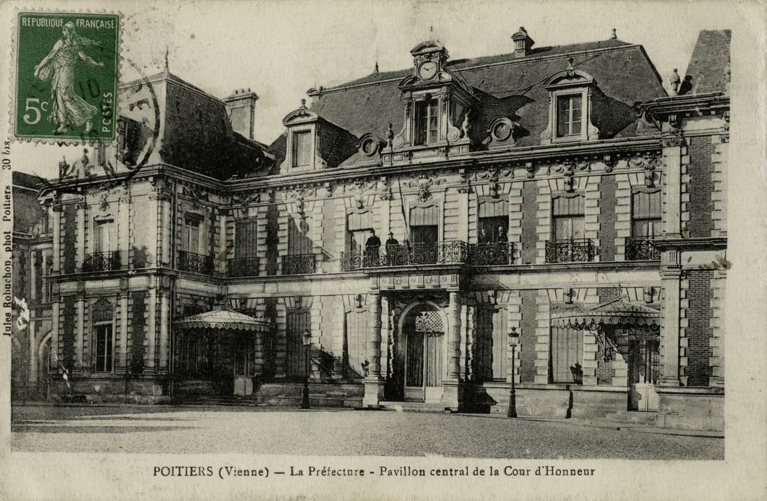 La Préfecture, pavillon central de la cour d'honneur, carte postale ancienne, Jules Robuchon n° 30bis.