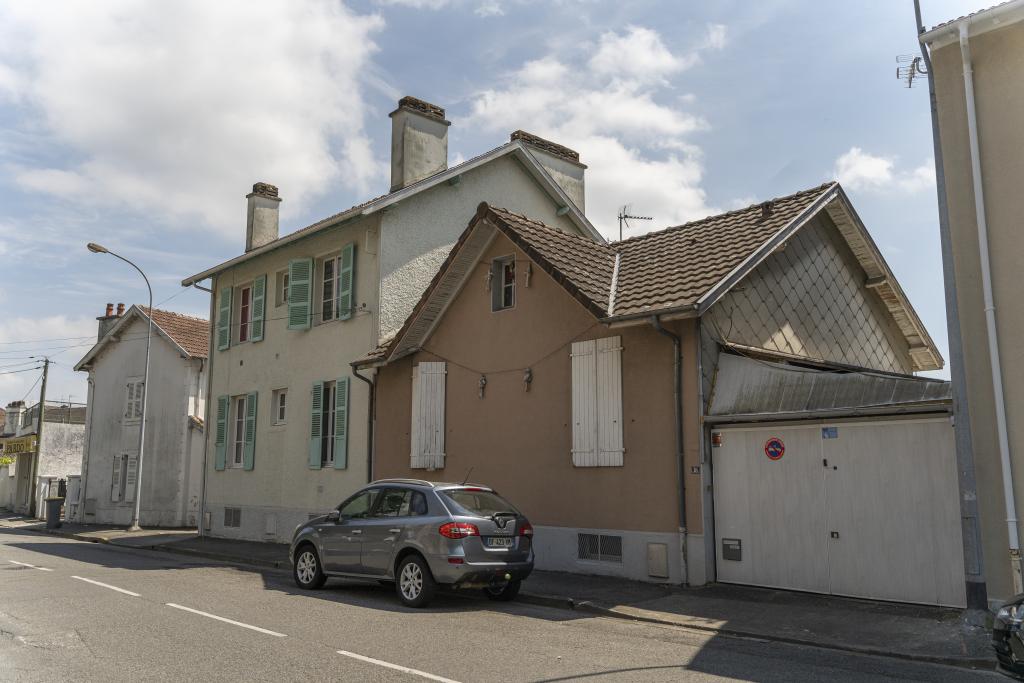 Vue d'ensemble sur les maisons mitoyennes d'habitation à bon marché.