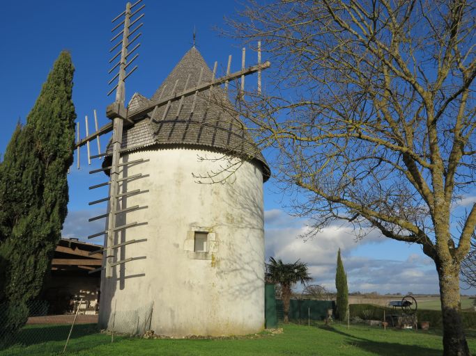 Le moulin vu depuis le sud.