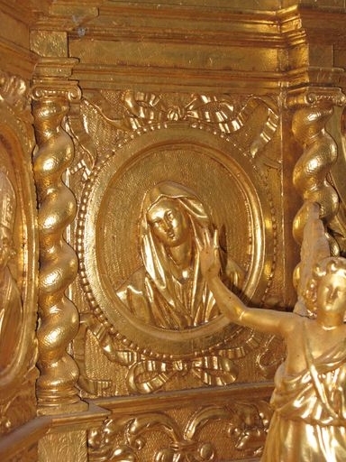 Détail d'un médaillon d'une aile du tabernacle.