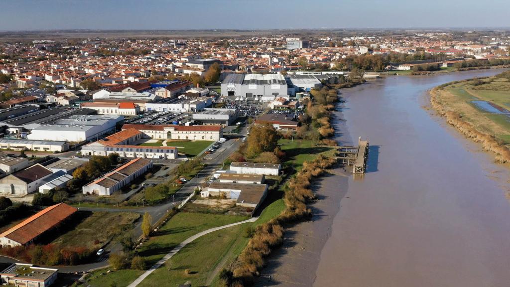 Vue aérienne de la partie sud vers le nord-ouest.