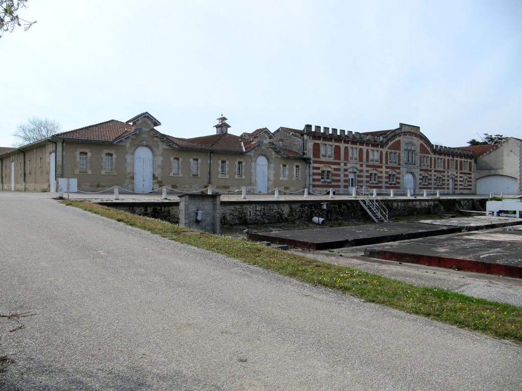 Façades est des chais : vue d'ensemble.